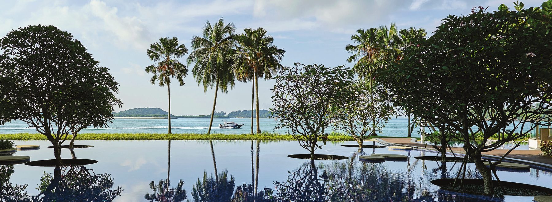 Infinity pool edge